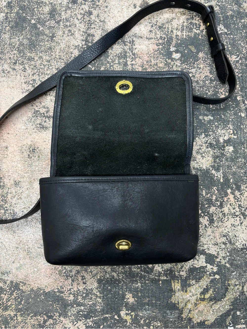 Vintage 9924 Coach Casino Black Leather Turn-Lock Shoulder Bag - Picture 8 of 9